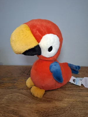 A photo of Bodacious Beak Parrot Jellycat taken by Sofie