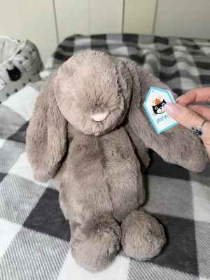 ぬいぐるみ  Medium Bashful Truffle Bunny Bashful Truffle Bunny with Personalized Cream Jumper - Official