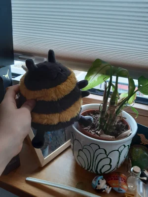 Albee Bee Jellycat photo